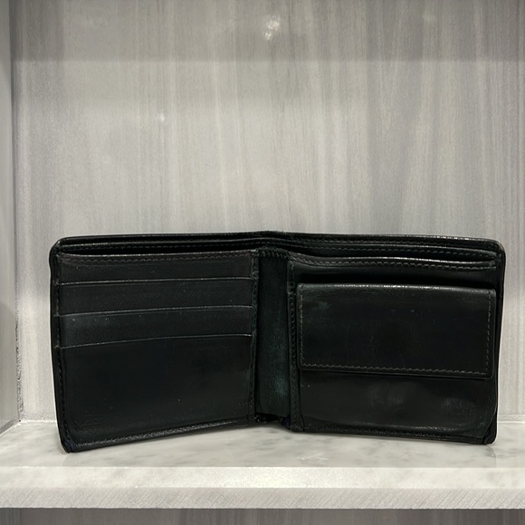 REHAB Gucci Bifold Wallet in Green Patent Leather - Corner Repair Needed - Picture 5 of 9